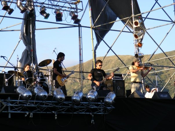 Javier Burgos: un bagaje de proyectos musicales a lo largo de mas de 20 años en Cosquín